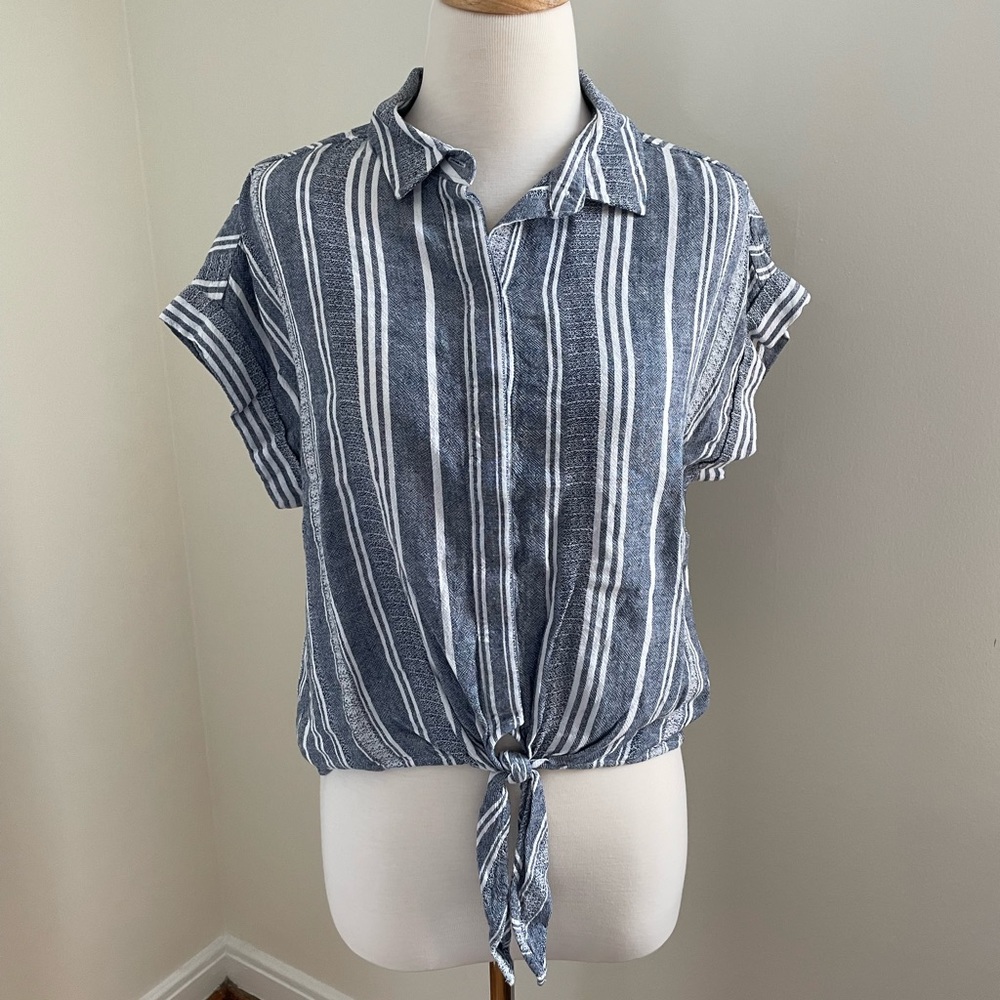 Anthro Cloth & Stone Blue and White Strip Tie Front Button Down Top